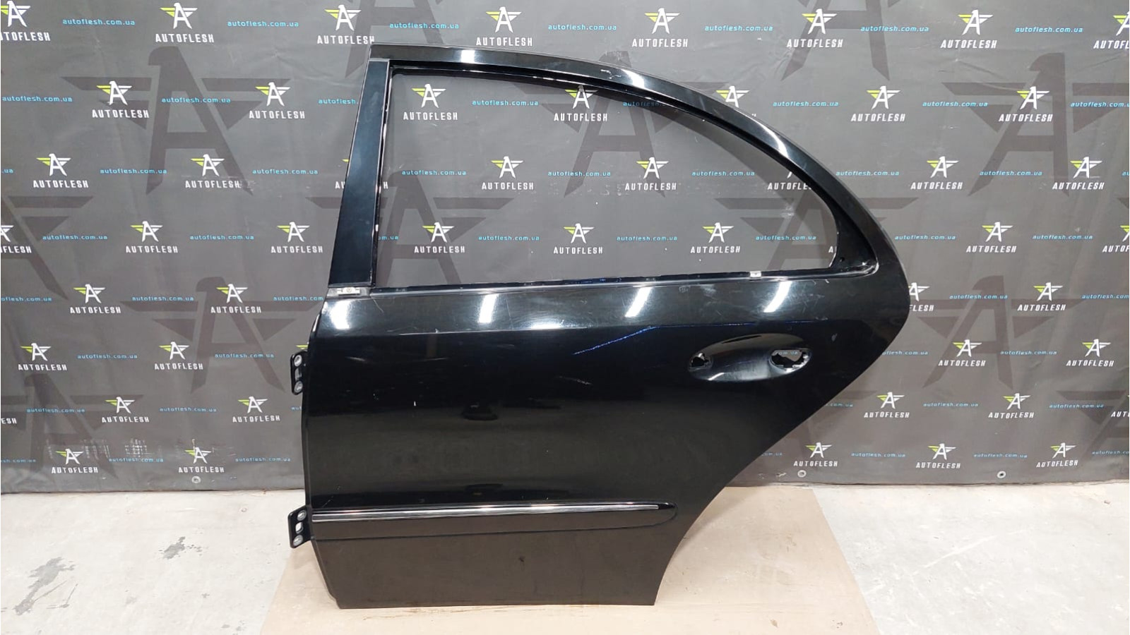 Дверь задняя левая A2117300105, код краски: 735A Mercedes E-Class W211 бу